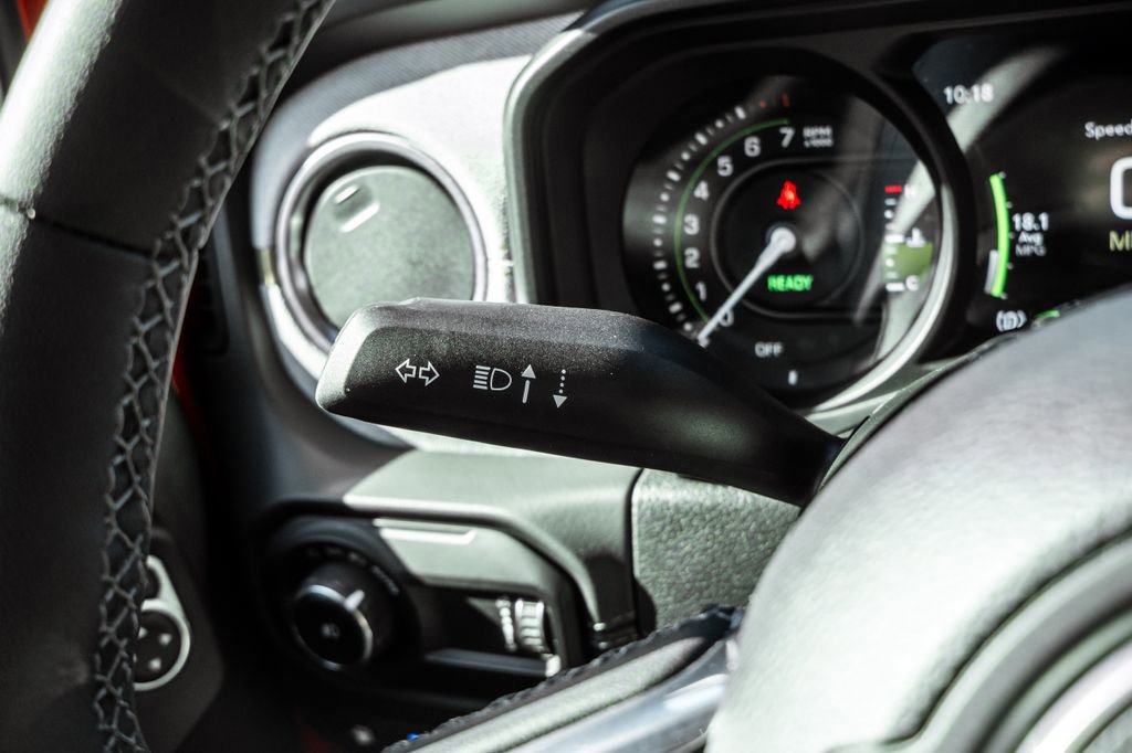 Used 2025 Jeep Wrangler Unlimited Sahara image 27