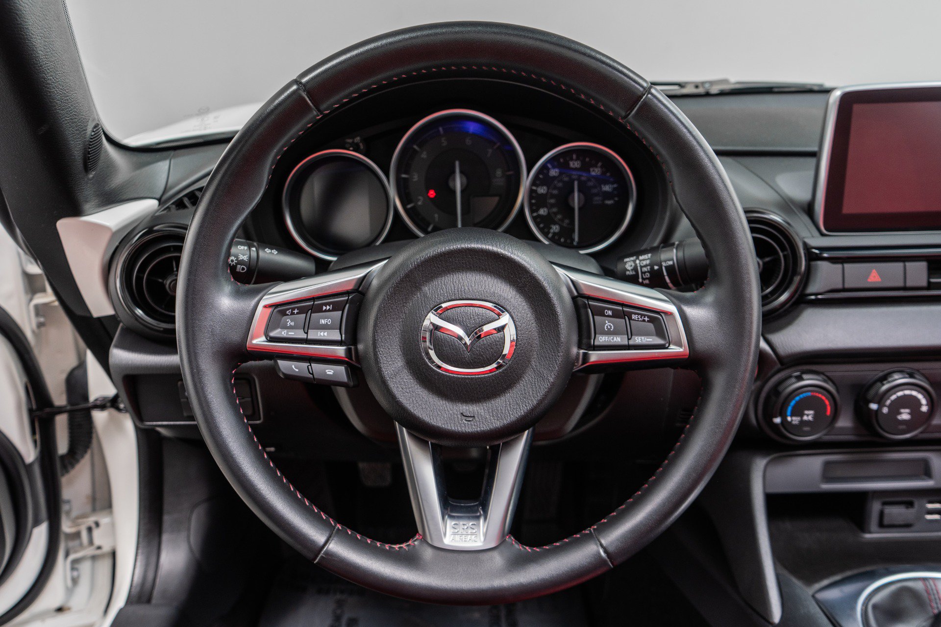 Used 2016 MAZDA MX-5 Miata Club RWD image 15