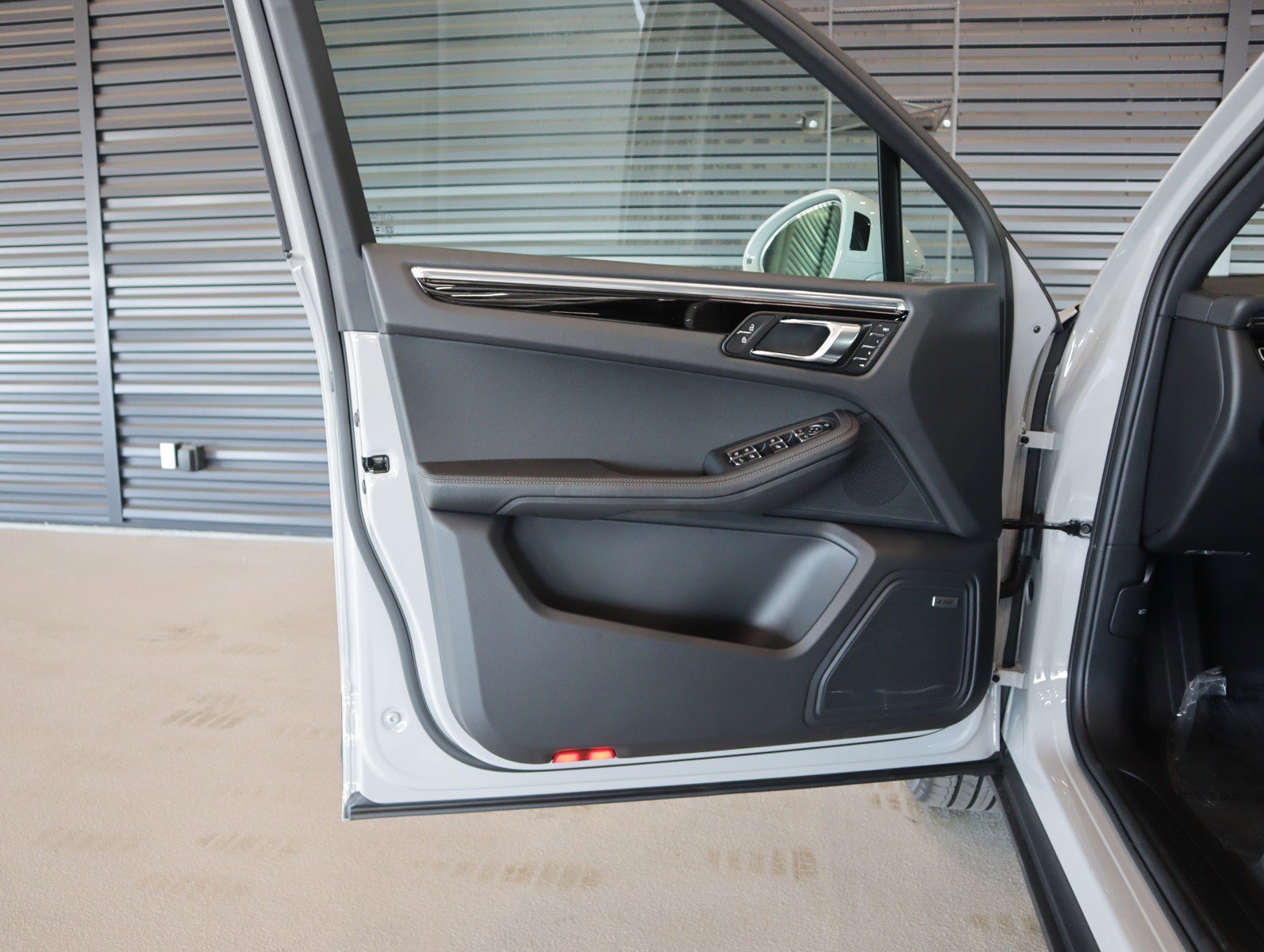 New 2026 Porsche Macan image 25