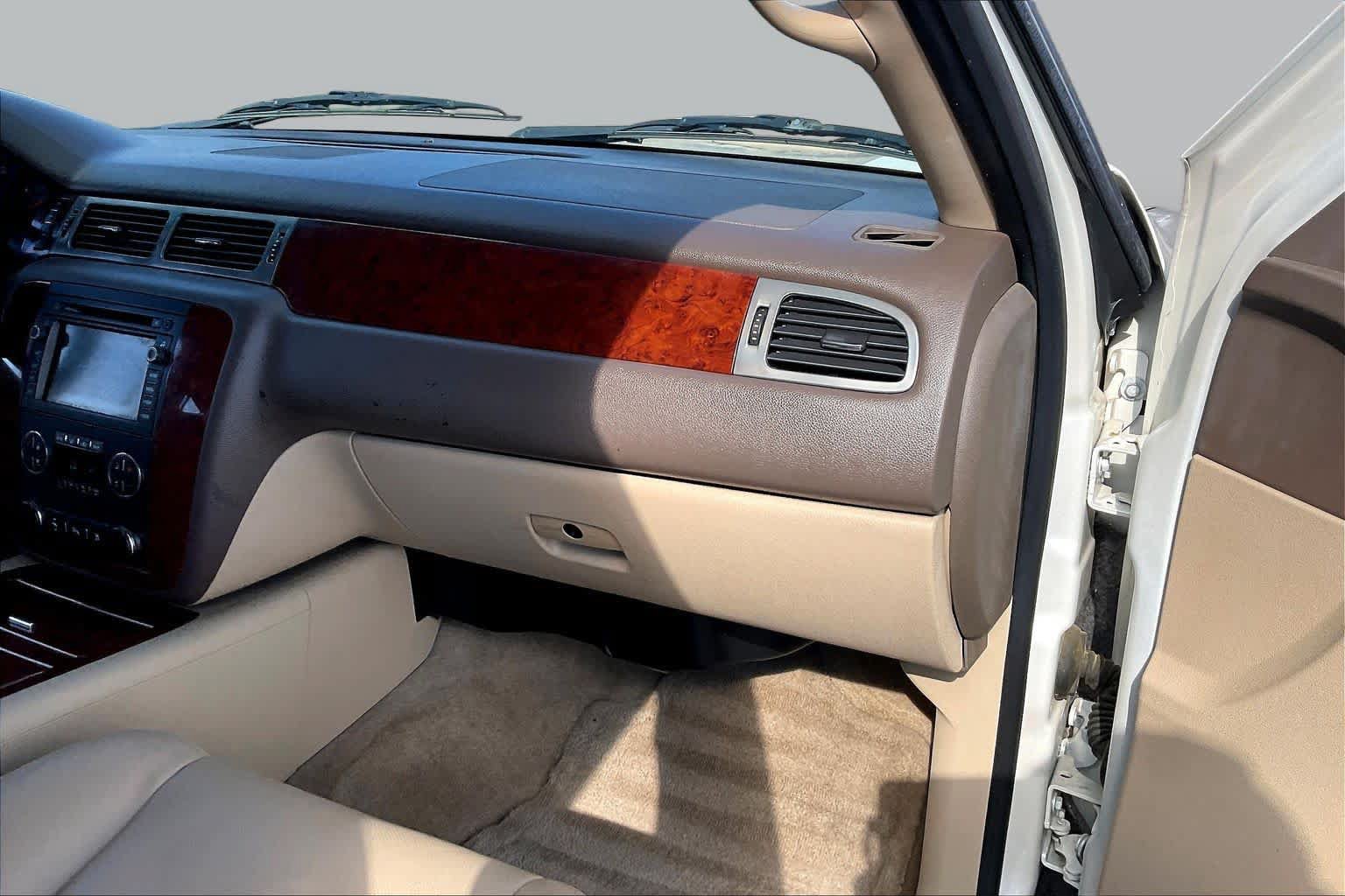 Used 2011 Chevrolet Tahoe LTZ RWD image 16