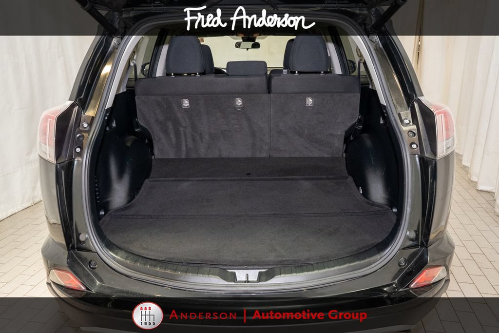 Used 2018 Toyota RAV4 XLE AWD/4WD image 5