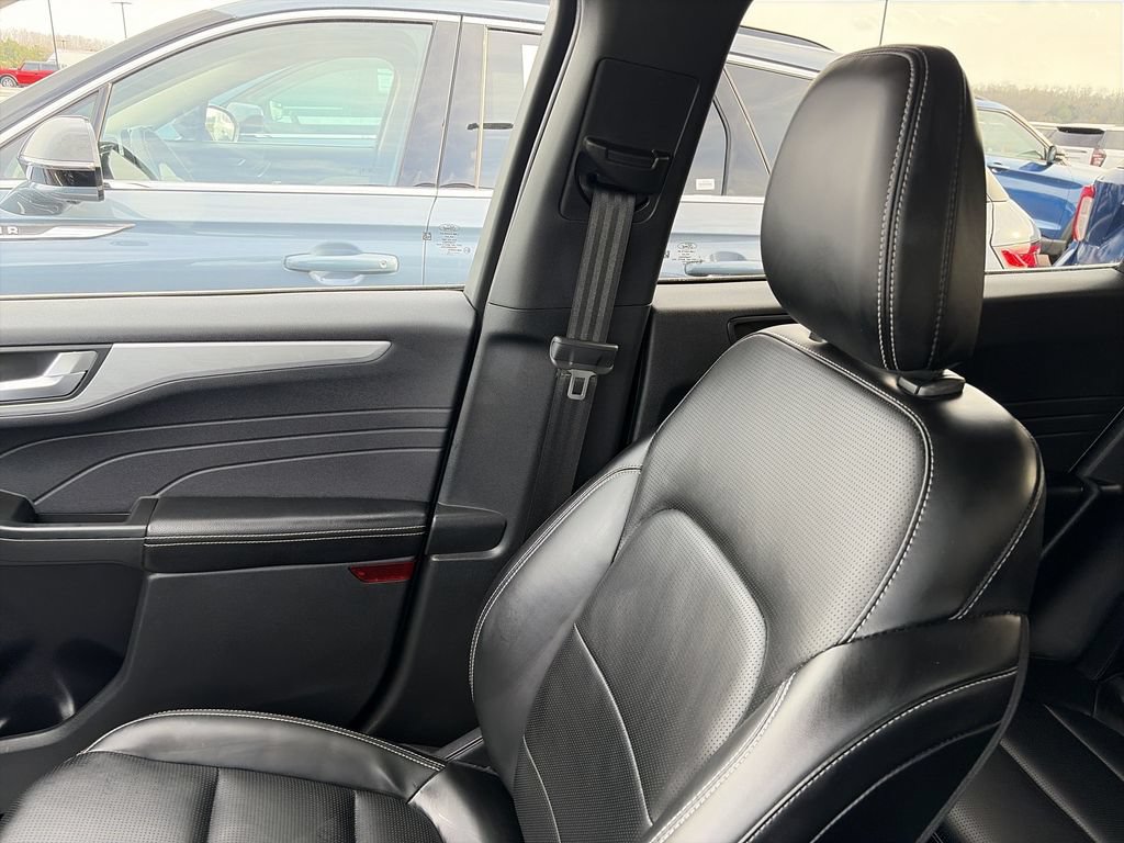 Used 2025 Ford Escape Platinum AWD/4WD image 23