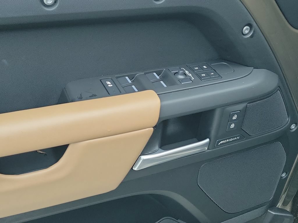 Certified 2025 Land Rover Defender 110 S AWD/4WD image 23