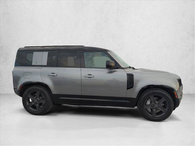Used 2023 Land Rover Defender 110 X-Dynamic SE AWD/4WD image 4