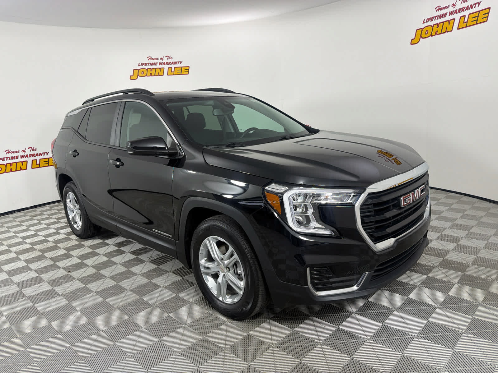 Used 2023 GMC Terrain SLE w/ Driver Convenience Package FWD image 8