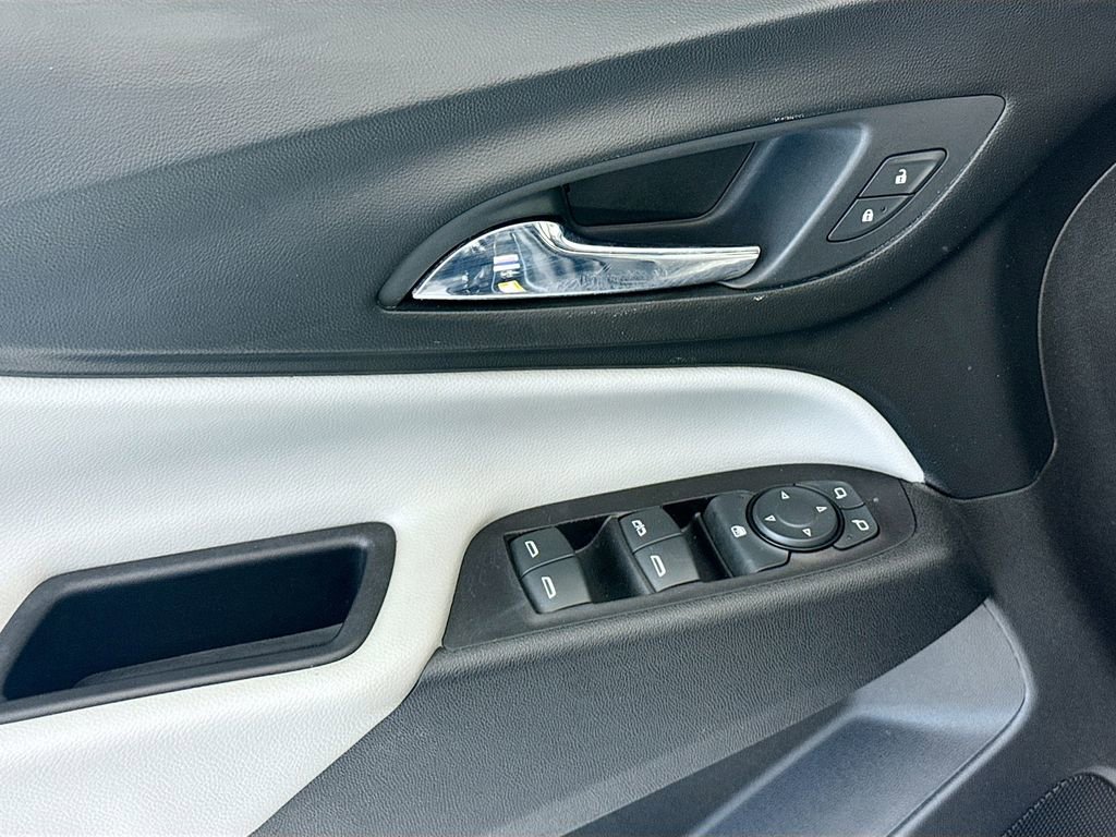 Used 2018 Chevrolet Equinox LS image 23