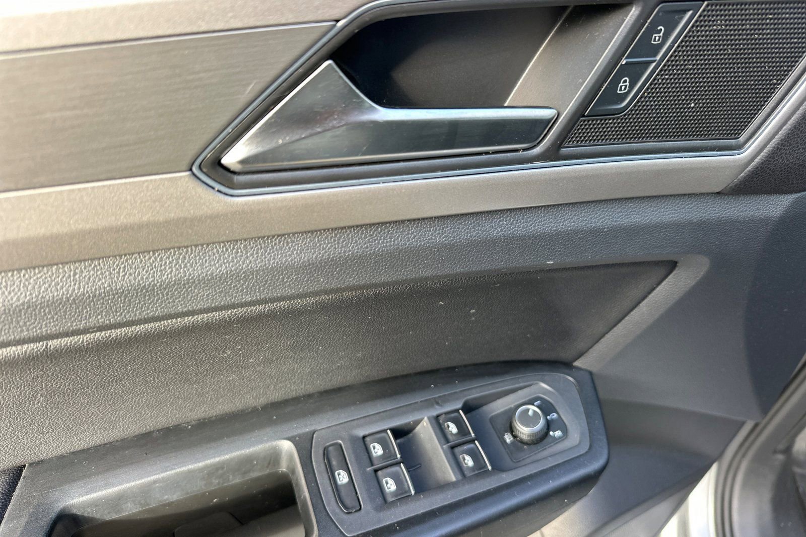 Used 2018 Volkswagen Atlas SE image 12