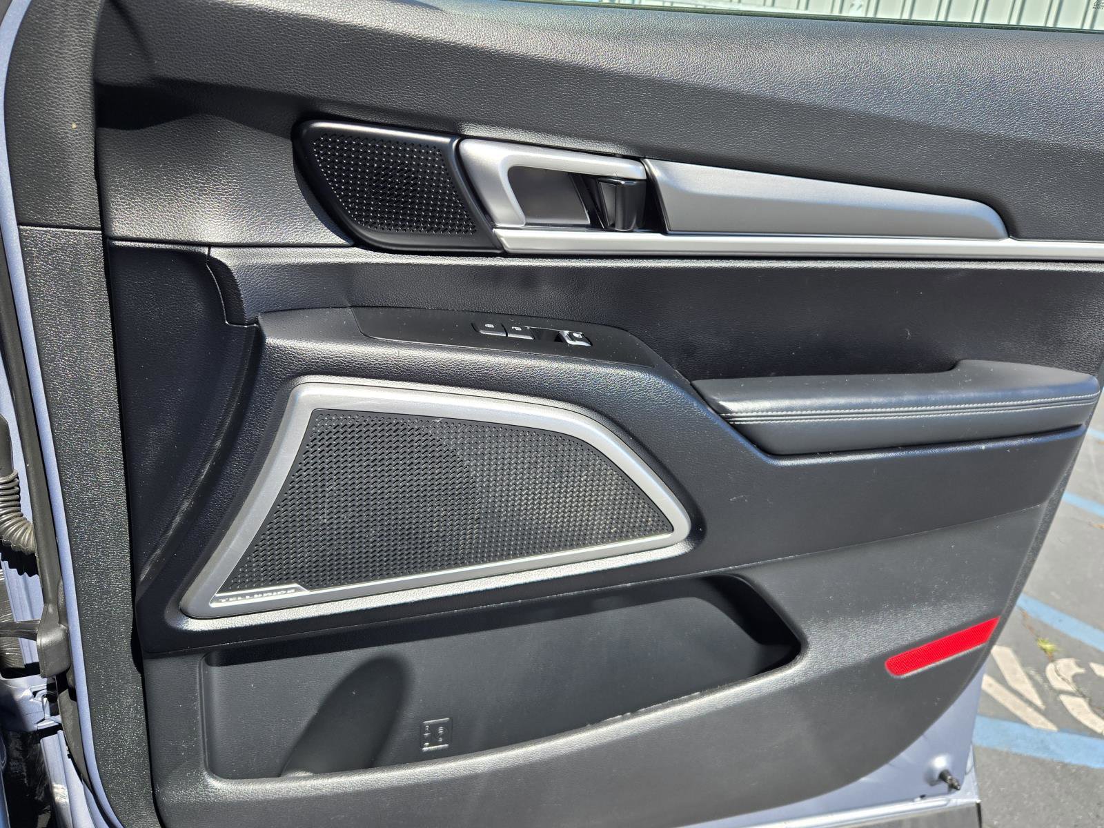 Used 2022 Kia Telluride LX image 34