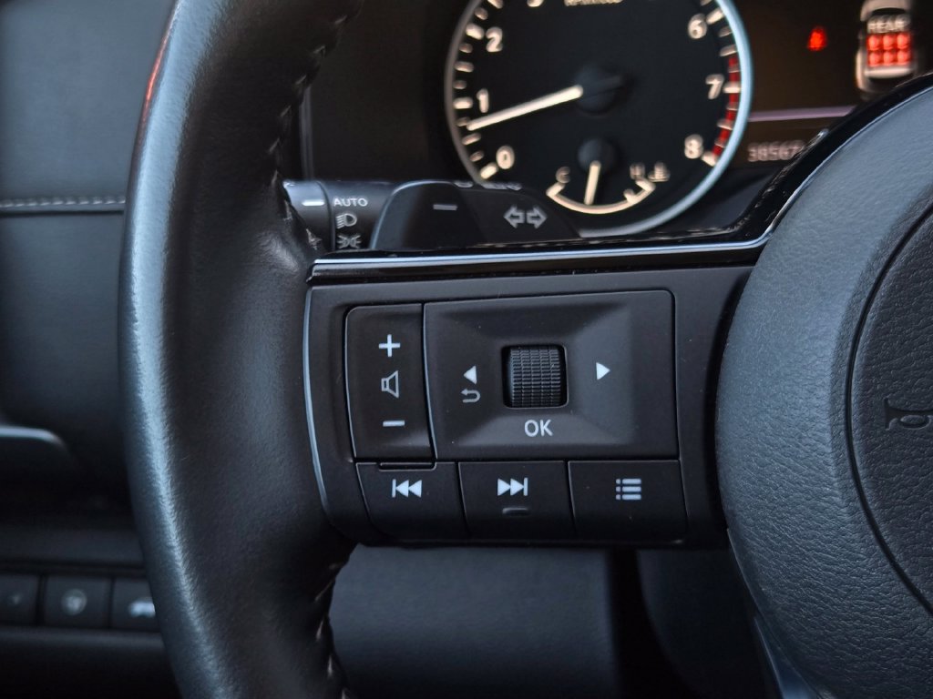 Used 2025 Nissan Pathfinder SL AWD/4WD image 26