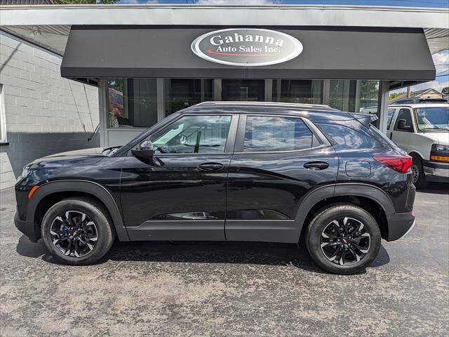Used 2023 Chevrolet TrailBlazer LT AWD/4WD image 2