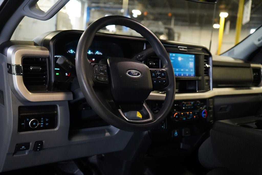 Used 2025 Ford F550 4x4 Crew Cab w/ XLT Value Package image 16
