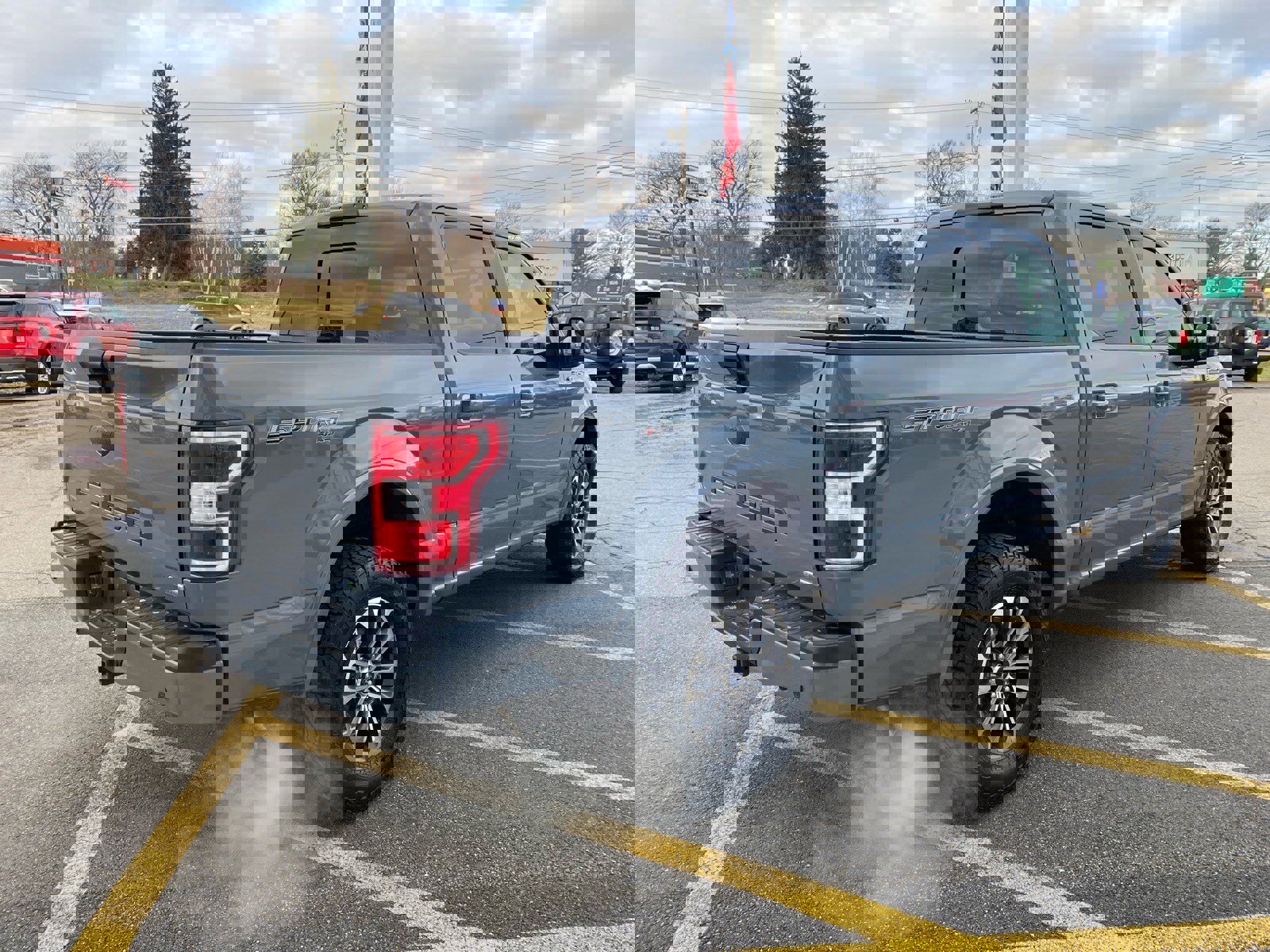 Used 2019 Ford F150 XLT w/ Equipment Group 302A Luxury image 5