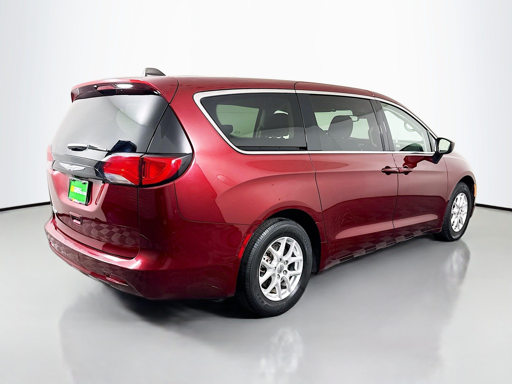 Used 2023 Chrysler Voyager LX FWD image 10