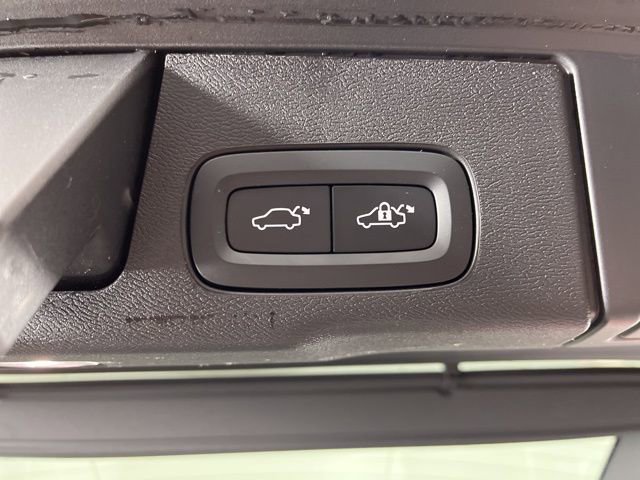 Used 2023 Volvo XC60 B5 Ultimate w/ Climate Package image 45