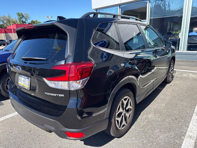 Used 2023 Subaru Forester Premium AWD/4WD image 3