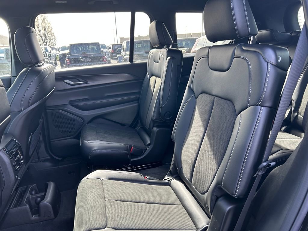 New 2025 Jeep Grand Cherokee L Altitude image 24