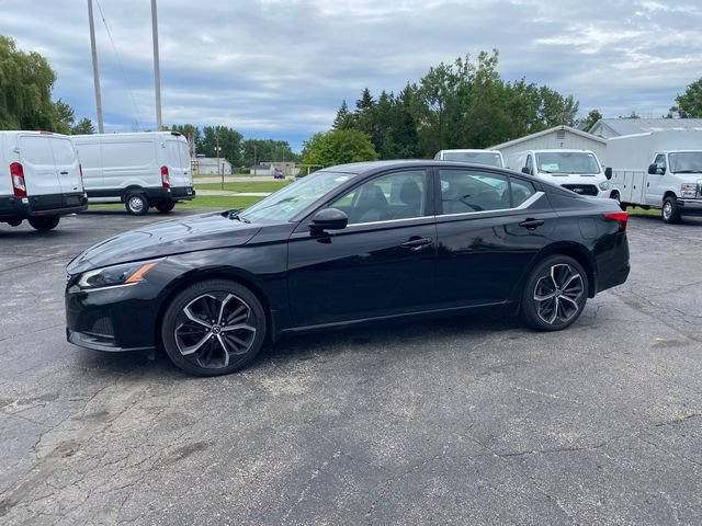 Used 2024 Nissan Altima 2.5 SR AWD/4WD image 2