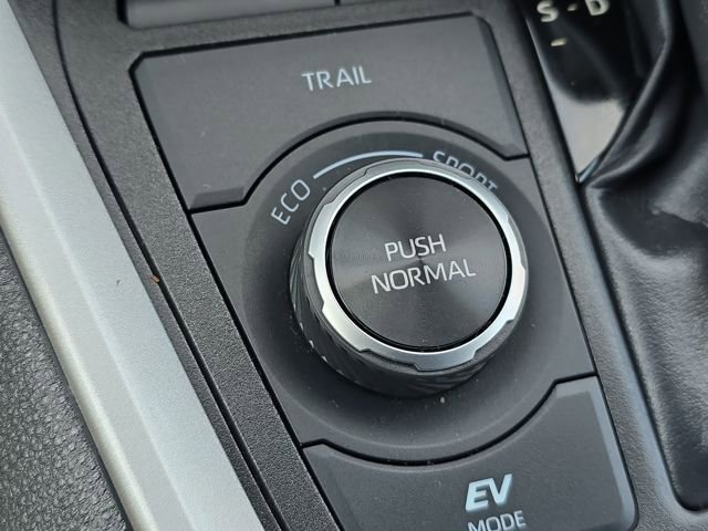 Used 2024 Toyota RAV4 LE image 18