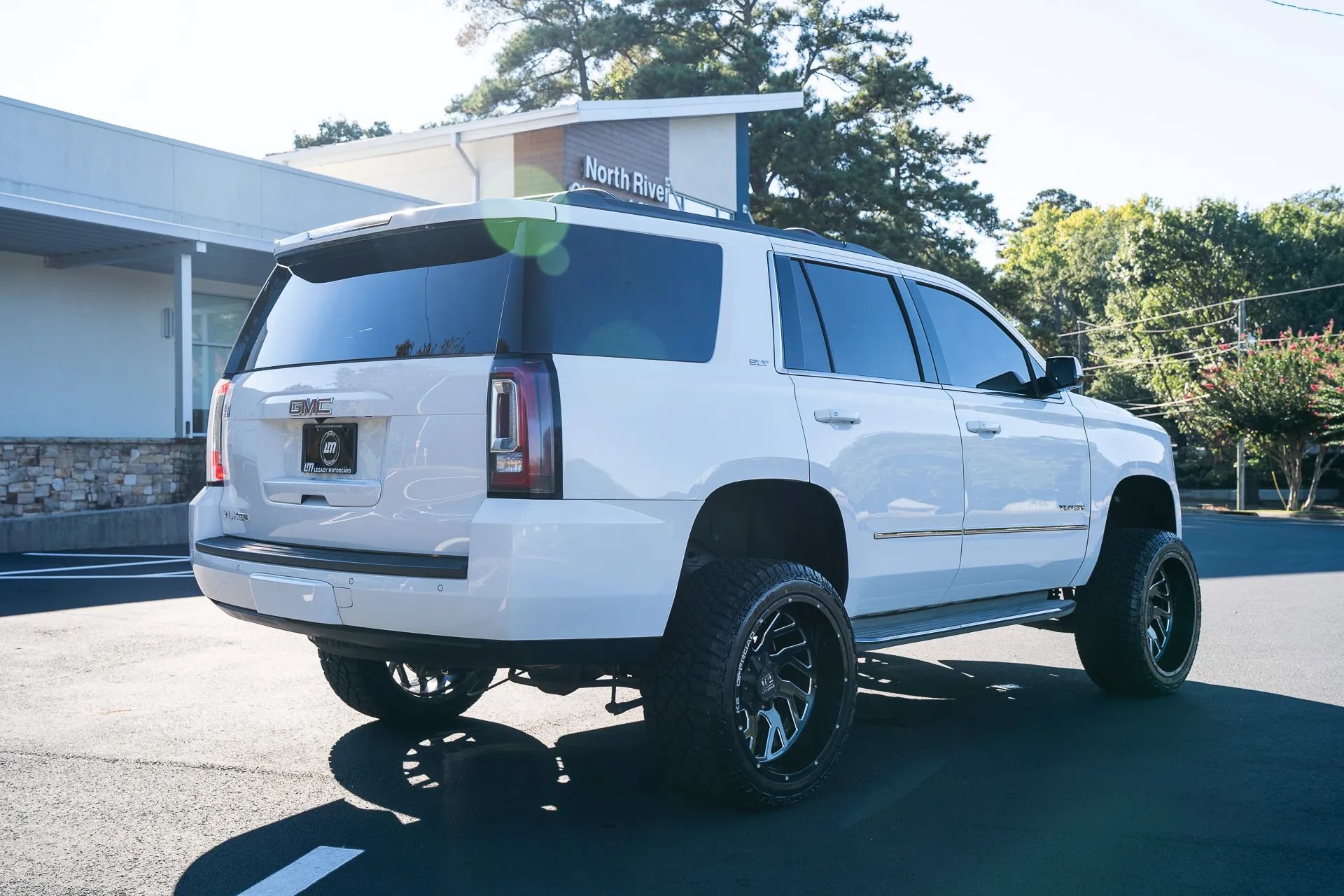 Used 2015 GMC Yukon SLT RWD image 8