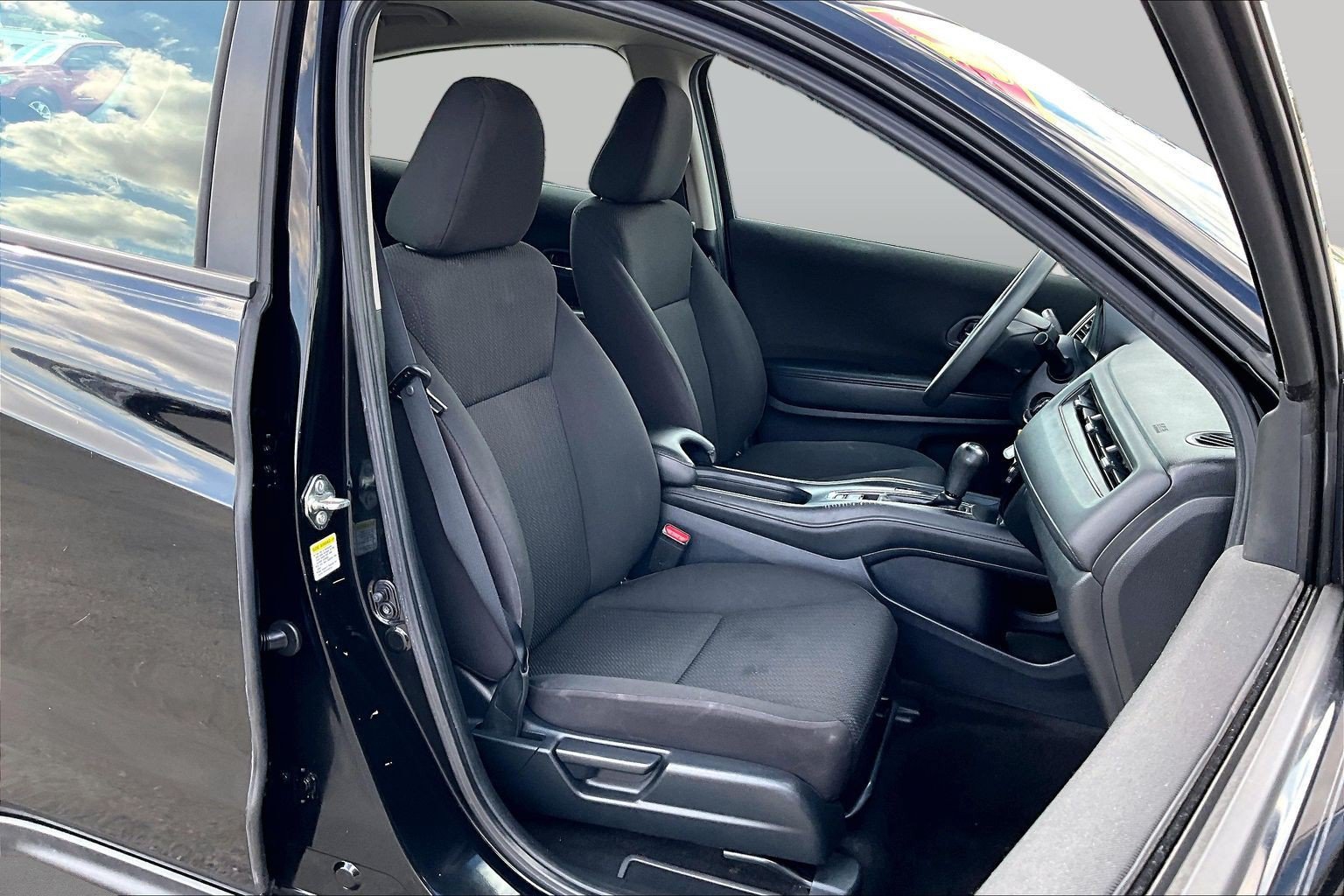 Used 2016 Honda HR-V LX image 6