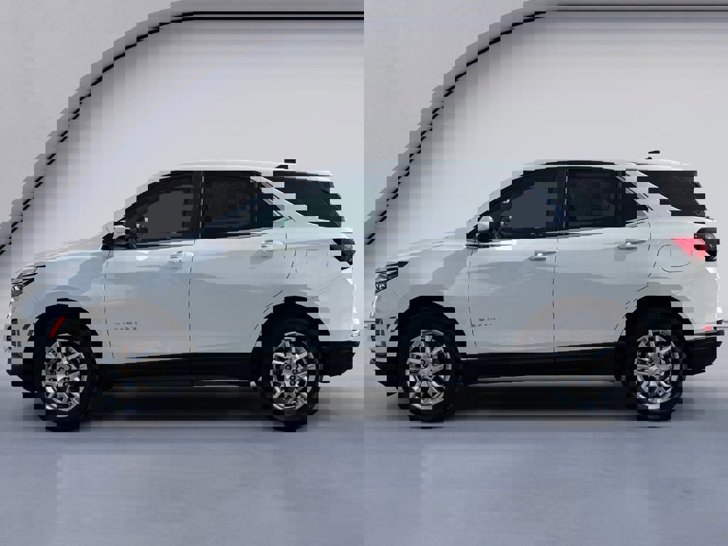 Used 2024 Chevrolet Equinox LT image 2
