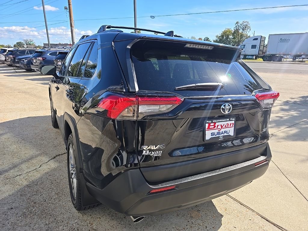 Used 2022 Toyota RAV4 XLE Premium image 21