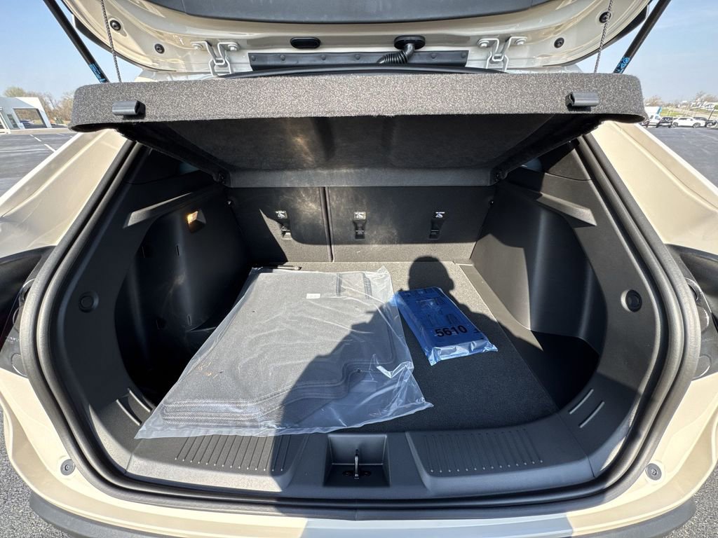 New 2026 Chevrolet Trax RS w/ Sunroof Package image 24