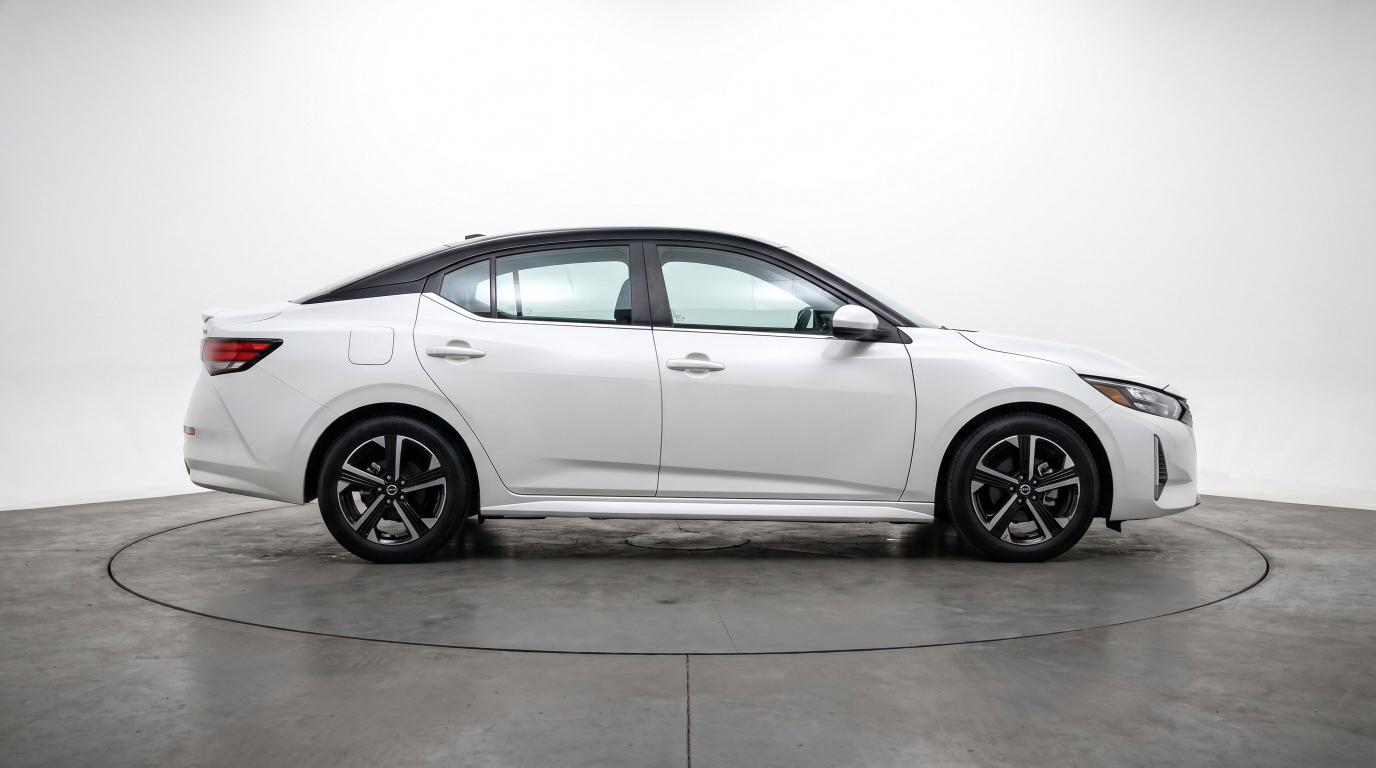 Used 2025 Nissan Sentra SV FWD image 11