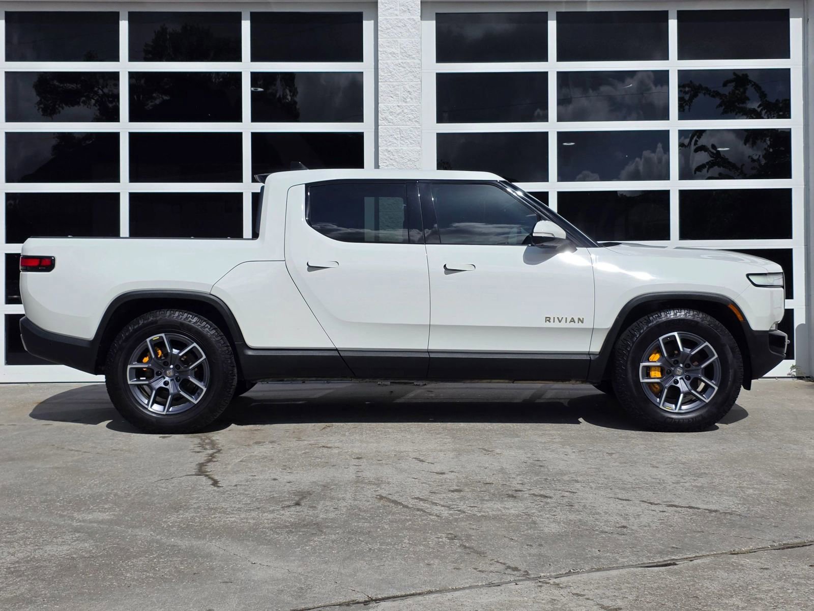 Used 2022 Rivian R1T Launch Edition AWD/4WD image 3