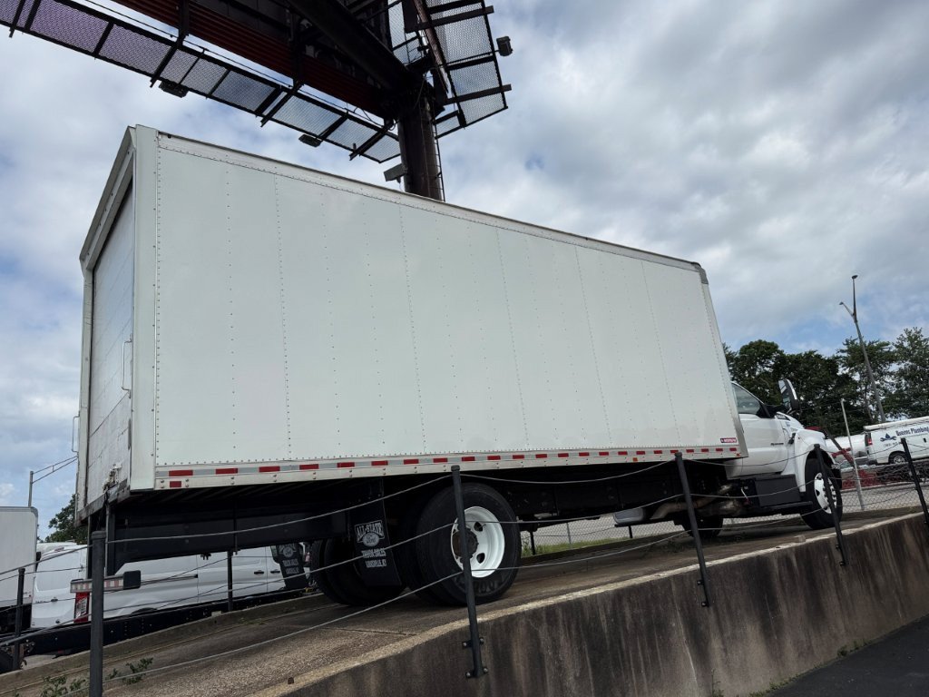 Used 2022 Ford F750 2WD Regular Cab Super Duty image 7