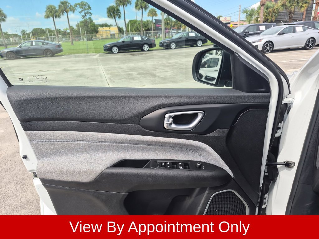 Used 2025 Jeep Compass Latitude AWD/4WD image 11