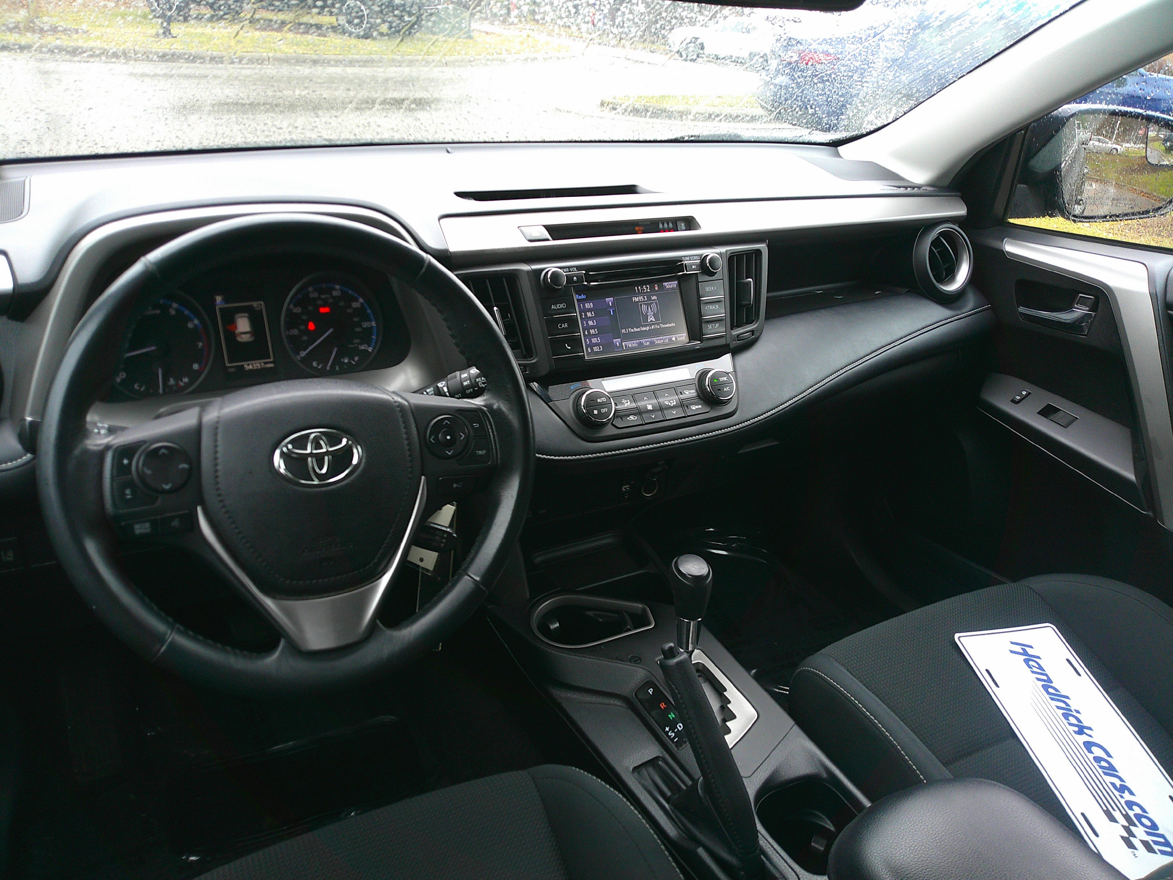 Used 2018 Toyota RAV4 XLE image 30