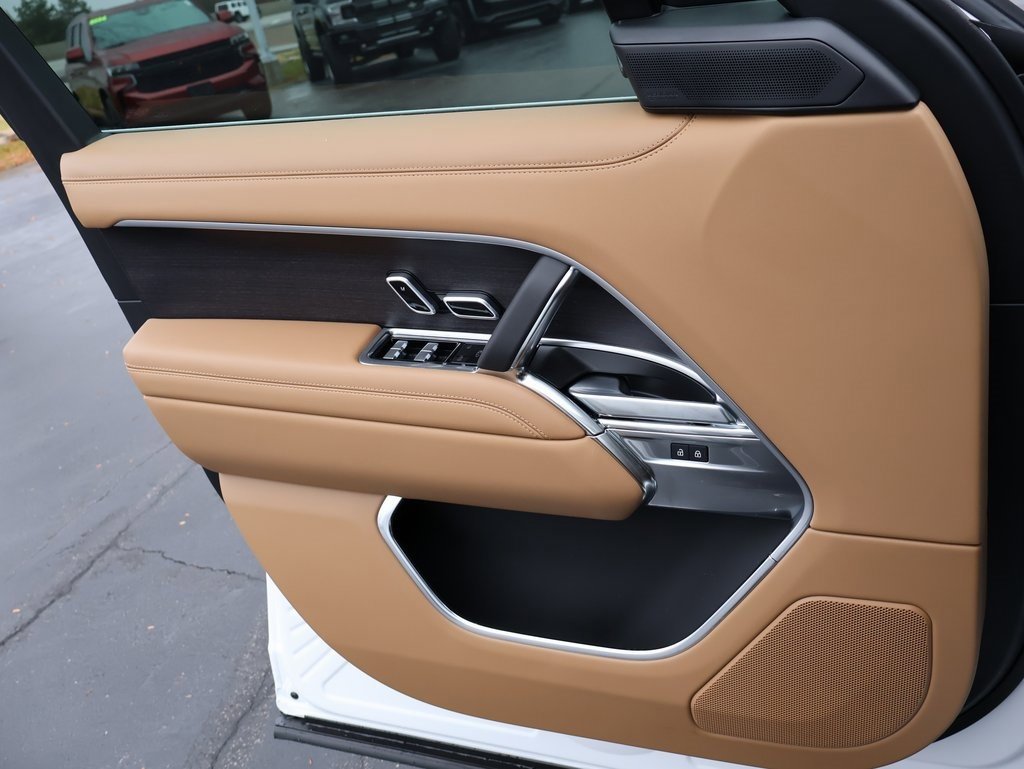 New 2025 Land Rover Range Rover SE image 34