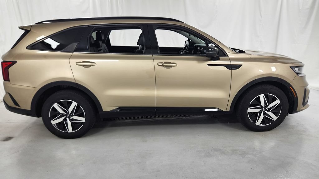 Used 2021 Kia Sorento S w/ Panoramic Sunroof Package FWD image 2