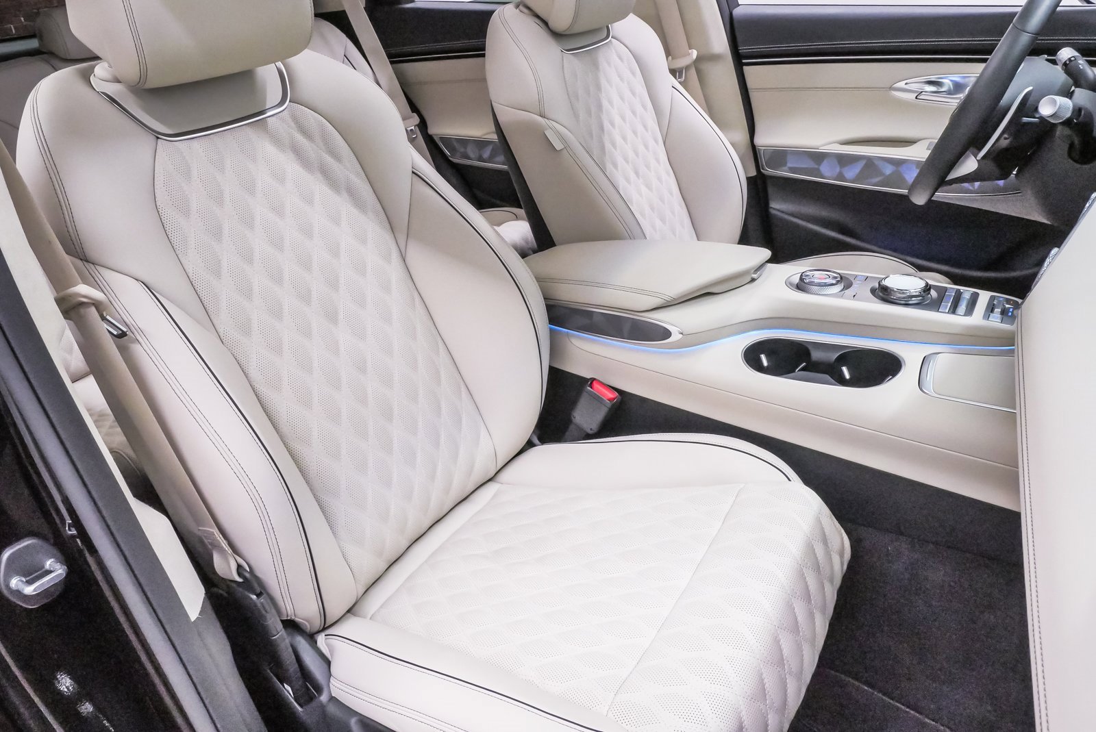 Certified 2025 Genesis GV70 3.5T Sport w/ Sport Advanced Package image 15