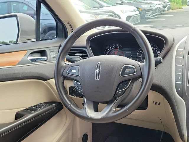 Used 2017 Lincoln MKC Select w/ Select Plus Package FWD image 3