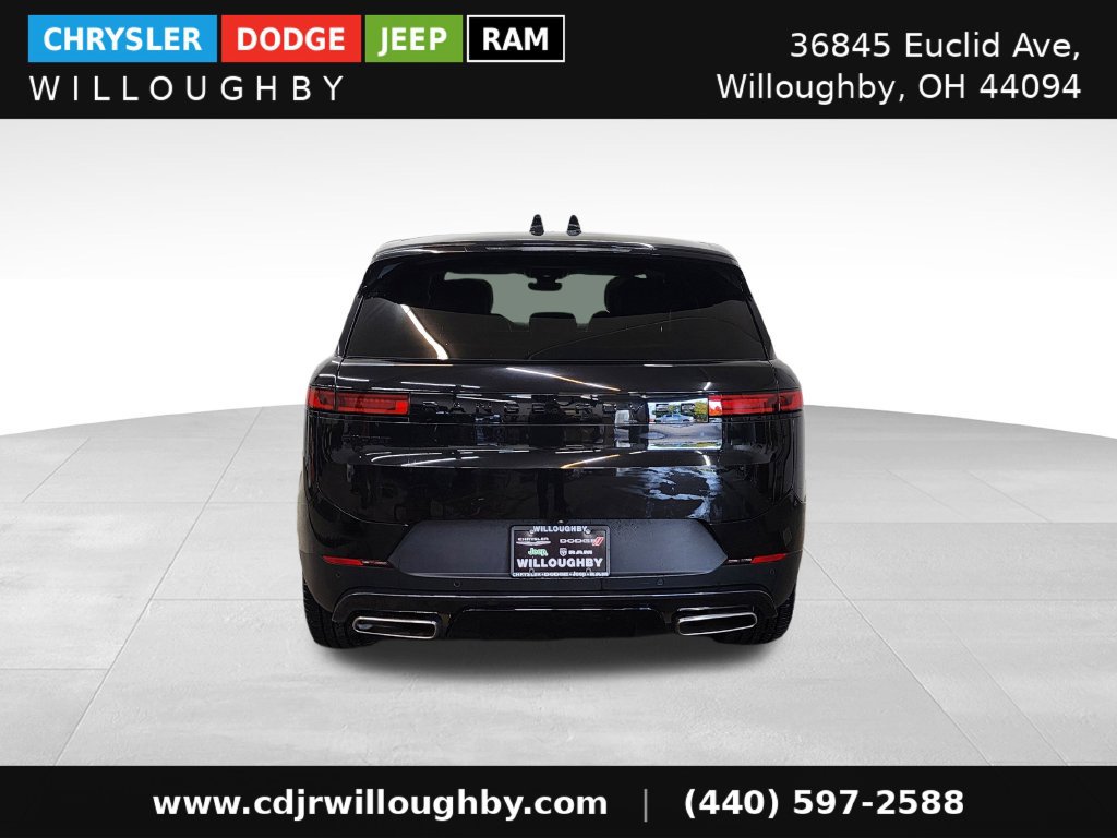 Used 2025 Land Rover Range Rover Sport SE AWD/4WD image 8