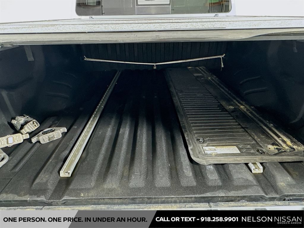 Used 2020 Nissan Titan SL w/ Moonroof Package AWD/4WD image 29