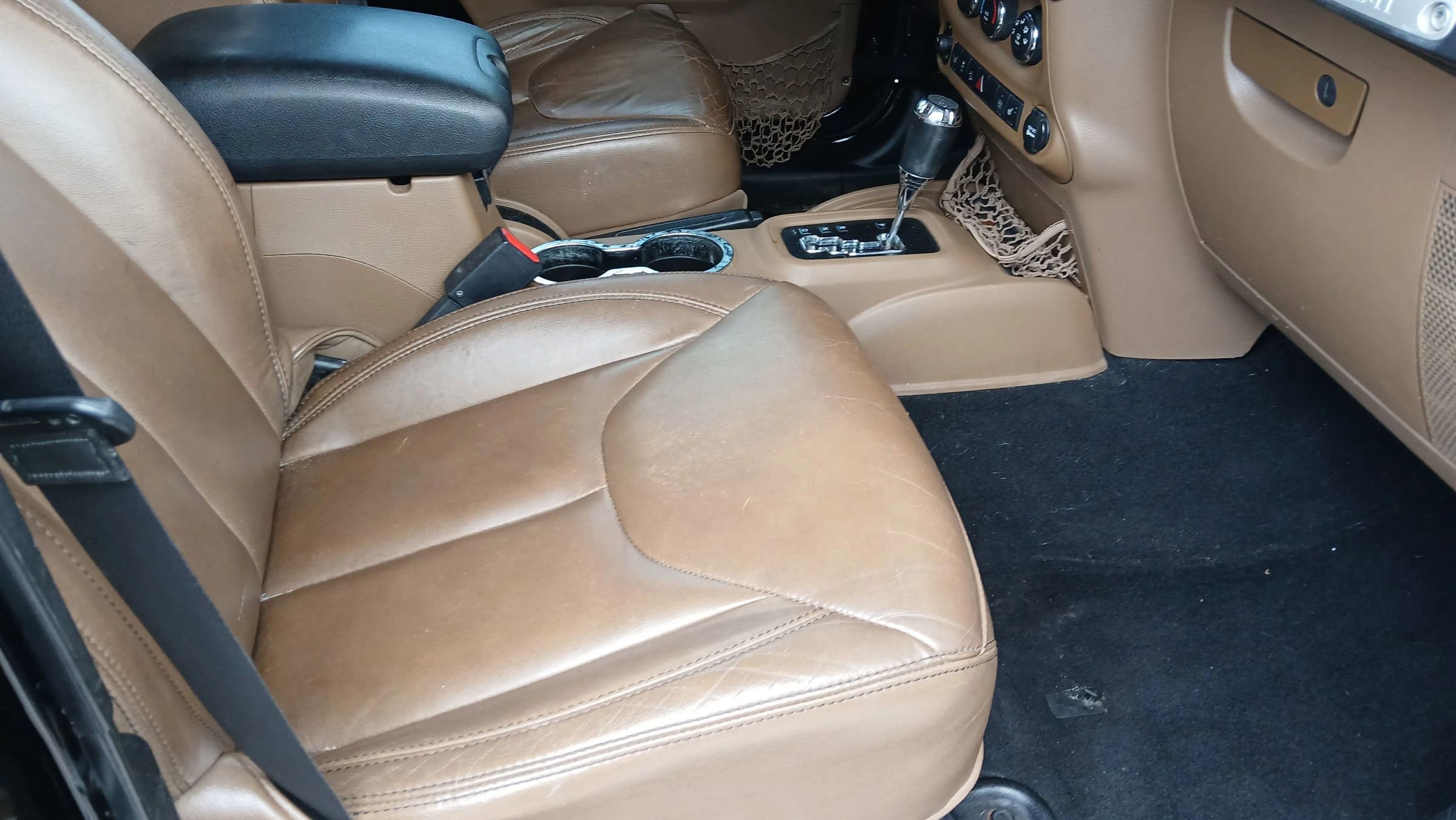 Used 2013 Jeep Wrangler Unlimited Sahara w/ Connectivity Group AWD/4WD image 26