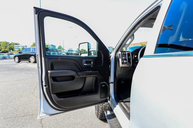 Used 2019 GMC Sierra 2500 Denali w/ Duramax Plus Package AWD/4WD image 16
