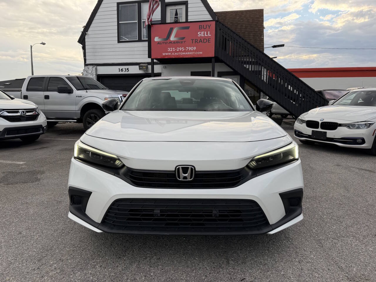 Used 2023 Honda Civic Sport image 3
