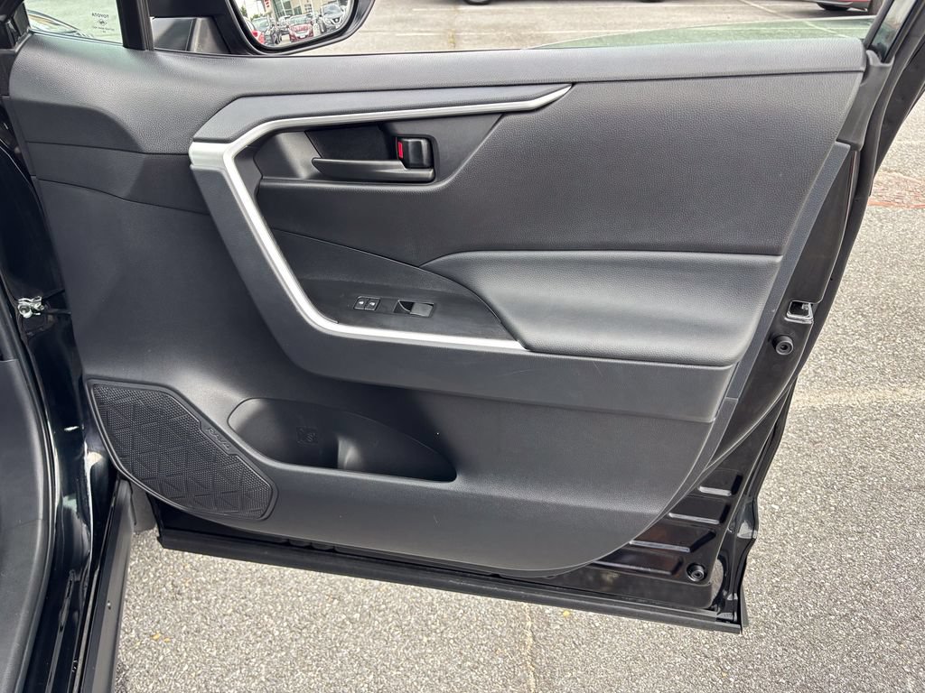 Certified 2025 Toyota RAV4 LE AWD/4WD image 38