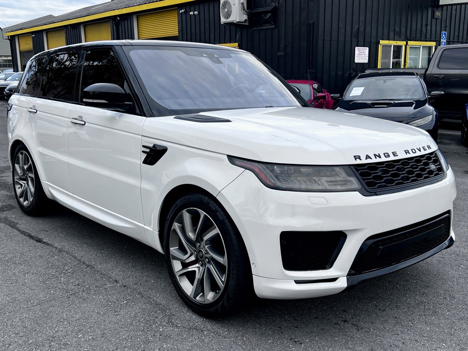 Used 2018 Land Rover Range Rover Sport HSE Dynamic image 4
