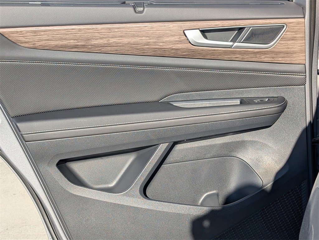 New 2025 Volkswagen Atlas SEL image 26