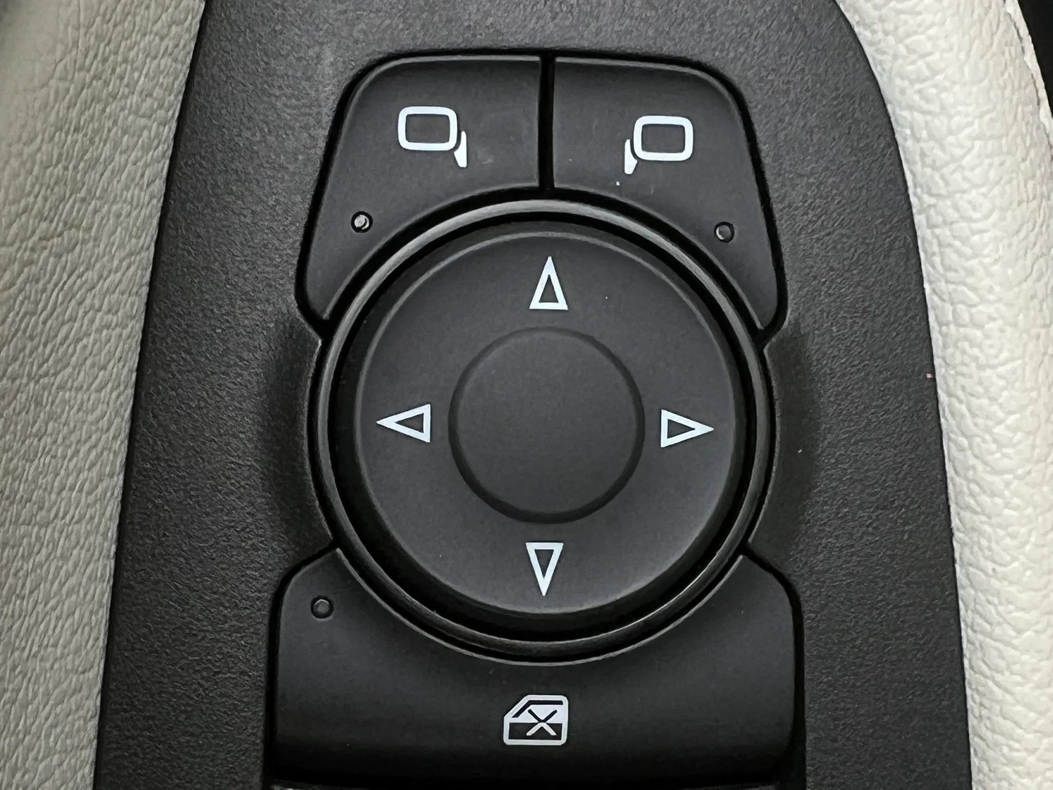 Used 2020 Buick Encore GX Essence w/ Experience Buick Package AWD/4WD image 47