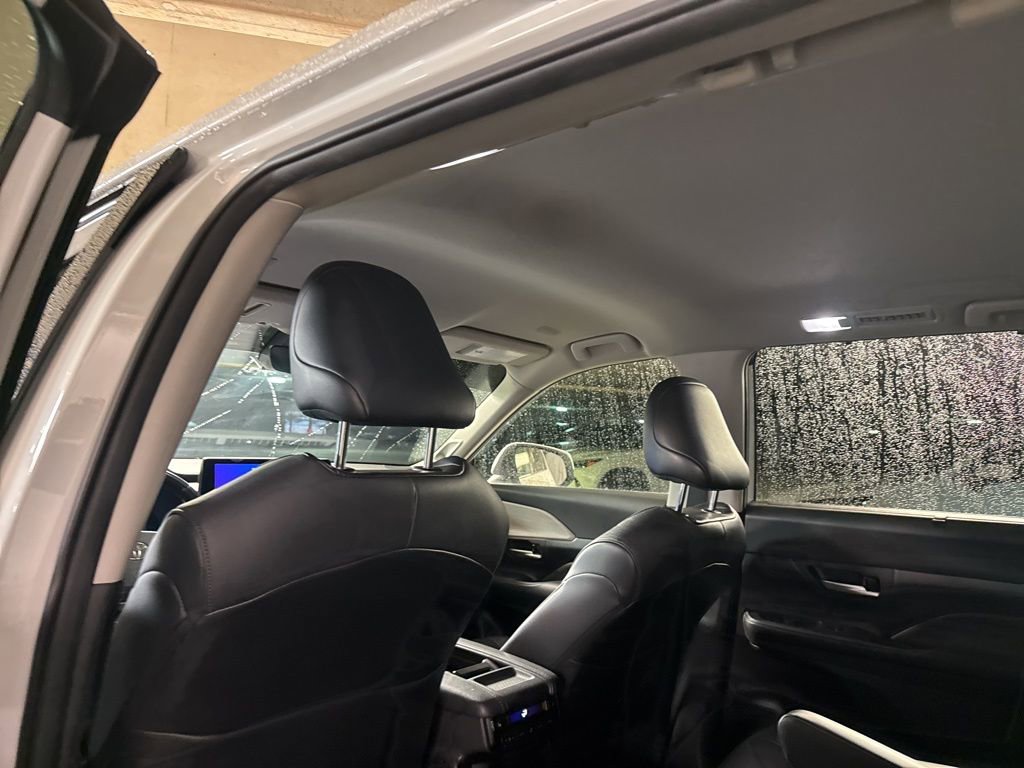 Used 2024 Toyota Grand Highlander Limited image 11