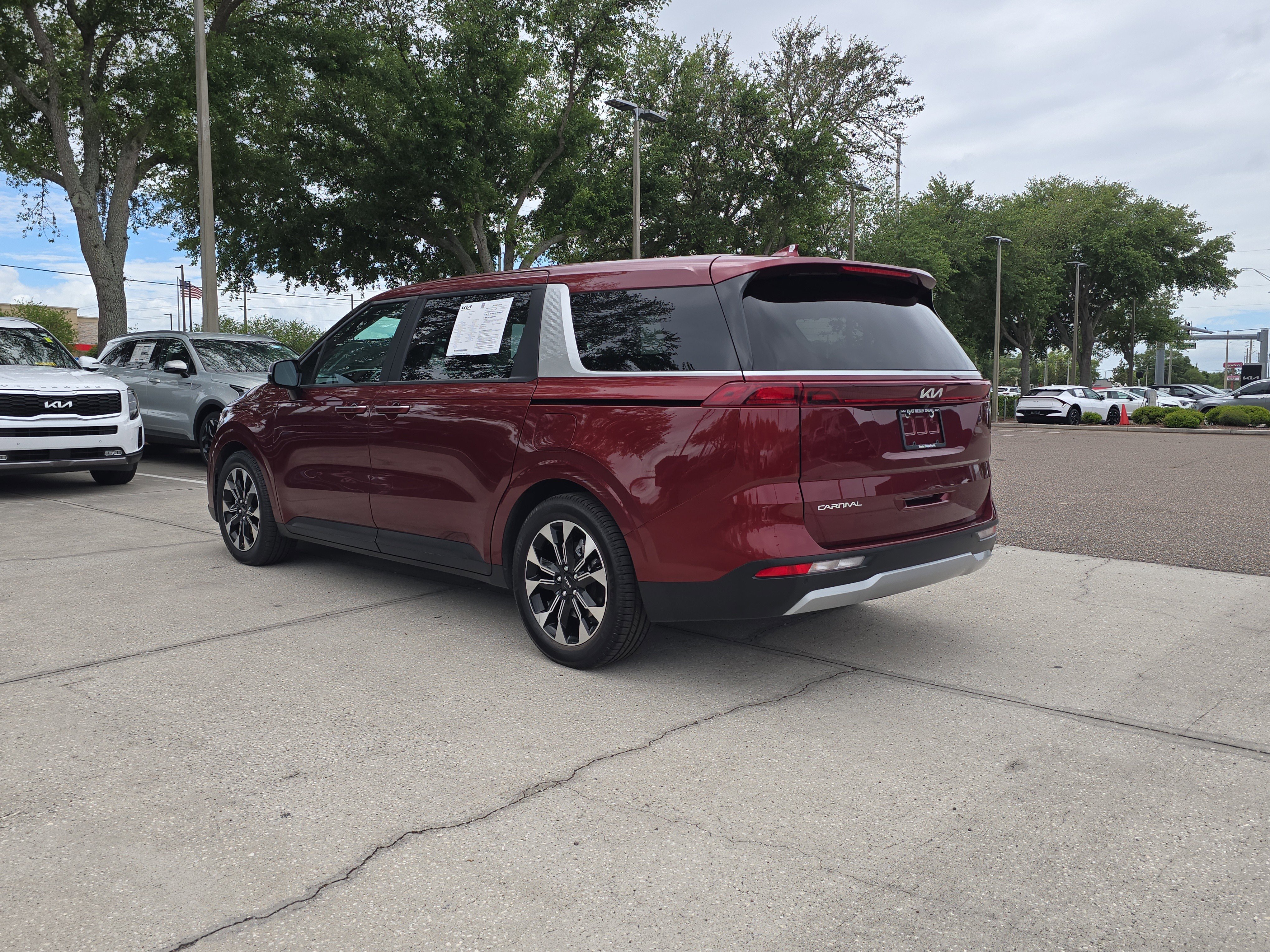 Certified 2023 Kia Carnival EX image 6