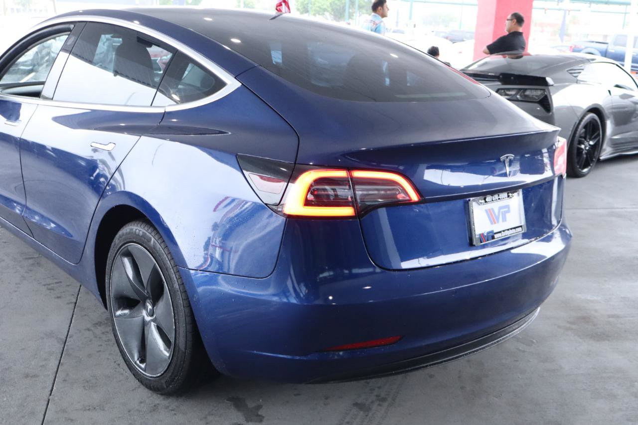 Used 2018 Tesla Model 3 Mid Range RWD image 9