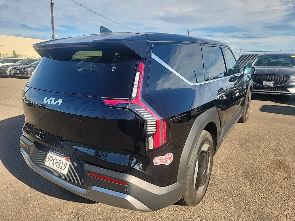 Certified 2024 Kia EV9 Light Long Range RWD image 13