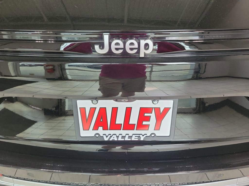 Used 2022 Jeep Grand Cherokee Summit AWD/4WD image 14